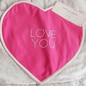Heart valentines placemats. Cupcakes and Cashmere.